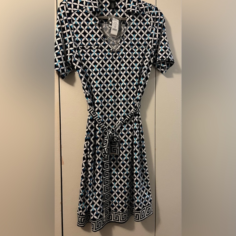 🆕 White House Black Market Black and White A-line Dress with Tie Front (SIZE M)